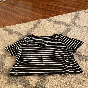 v-neck striped crop tee